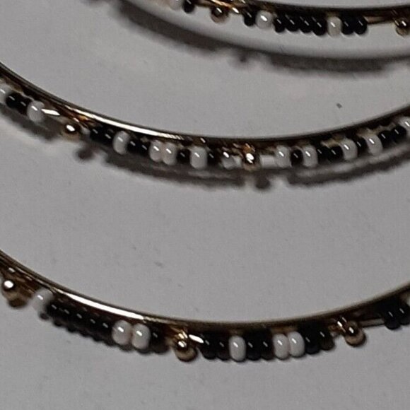 Beaded 3 Bangle Bracelets Stack Black and White over Gold-Tone Metal - Picture 4 of 5